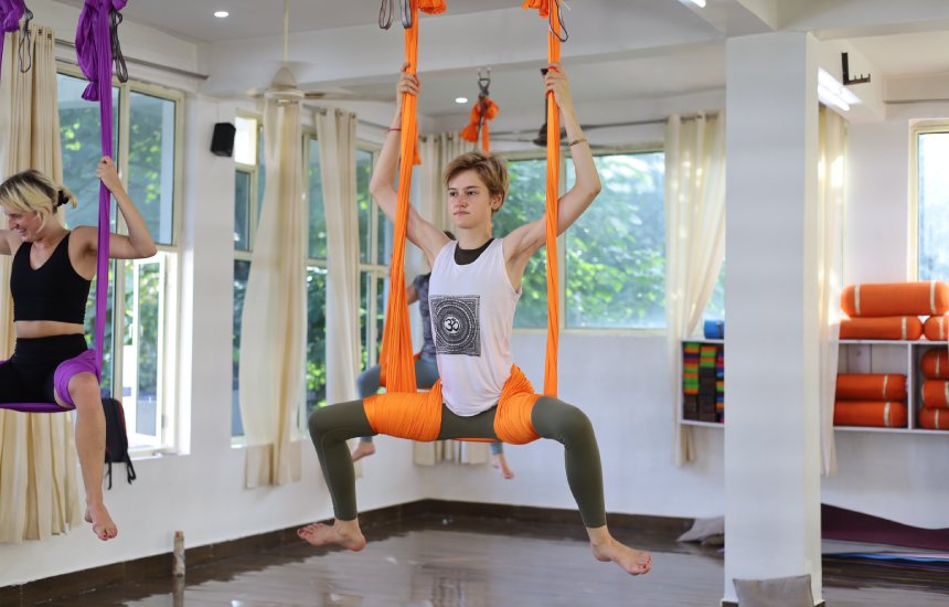 aerial-yoga-class