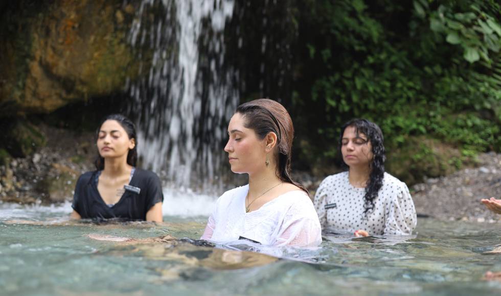omkara-yoga-school-waterfall-visit